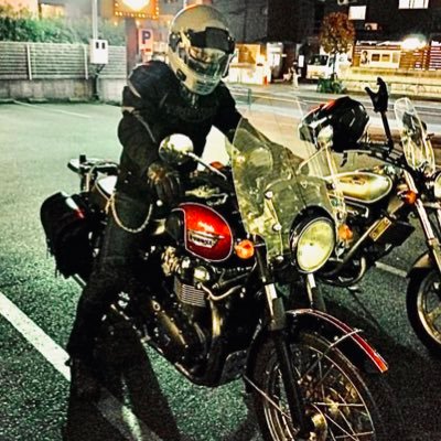 紳士的走行主義。小樽市出身。杉並区在住。声優さんとバイク好き。趣味は筋トレ。日高里菜さんが一推し。ボンネビルT100/モンキー125。イイネばかりで余り積極的に絡まないスタンス。フォローはご自由に。リアル知り合いとバイク垢メインにフォロバ。挨拶DM不用。返事しないので悪しからず。タバコは自分で巻いて吸う派。六四天安門。