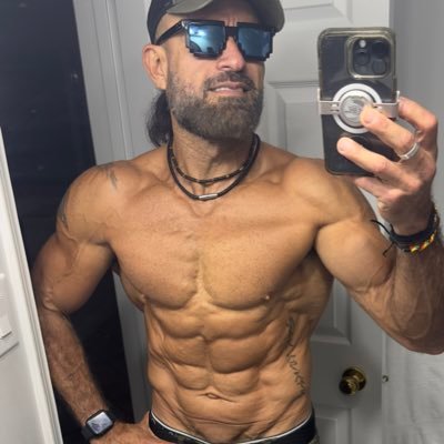 52 years old Martial  arts Master and Bodybuilding  champion, committed to win every battle against himself and motivating others to reach their goals