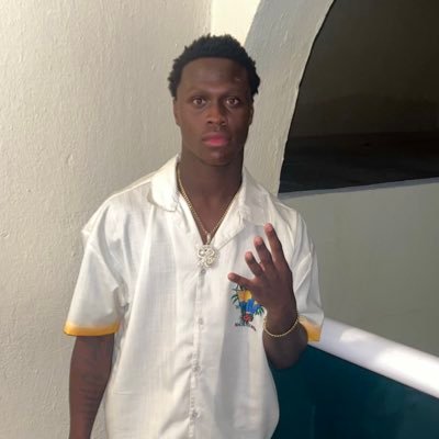 Basketball Players 🏀, I run track 🏃🏾♂️ god first 🙏🏾💯, Miami northwestern C/O 2k18💙💛