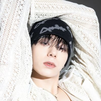 rvboy_y's profile picture. ✨ , ♡ 24/05/06 𓂃✨

𖥻 ✿ - She/her  ⇢˚⋆

꒰ ➶ ꒱ To Moon  / + 🌹🔥 𓍢𝅄🌿🌌٫ ໋ ᘏ ،