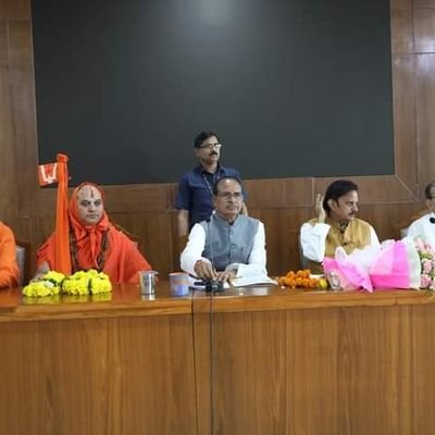 जय श्री राम
जगतगुरु स्वामी रामललाचार्य जी महाराज पीठाधीश्वर मानस पीठ खजुरी ताल आश्रम शिष्य दीपक कुमार मिश्रा भैया जी सतना मध्य प्रदेश