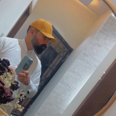 أنا أحب الصدق والصراحه معجبة بالفن الأصيل مطربي عبادي الجوهر أحب الخير للناس جميعا💐👌🏻