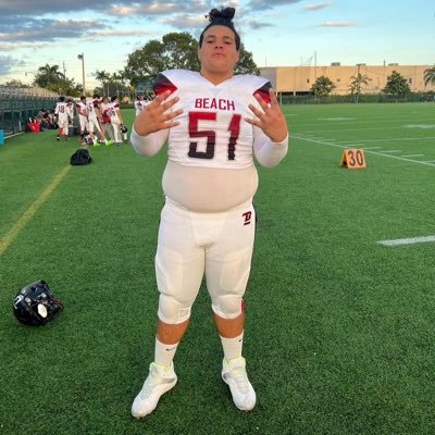 2024 OL/DL | 6’2 300 | 3.00 GPA | #51 @ Miami Beach Senior High | Hand Size 4x| 320Bench | 450Squat | https://t.co/zXW4G3kCnz