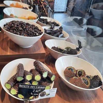 vanessa_augier's profile picture. J’aime bien mon travaille de chocolat 🍫 et j’adore la nature et les animaux.