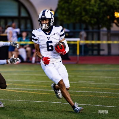 Venice High School (CA) CIF Champion | c/o 2024 ATH | 6’1~185 | 1st Team All City | Western League Player of the Year | School Record Holder 4x400 Relay Team