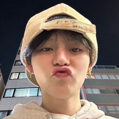 kimsnnwww's profile picture. ☁ 
แก้ไข ม.112  / ชอบ TREASURE