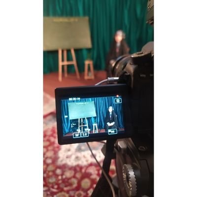 یک دهههشتادیِ اهل قلم🙂✍️🏻
دارای روحیه ی لطیف شعر و غزل🌱
فالو=فالو
البته بستگی به نوع فعالیتتون هم داره