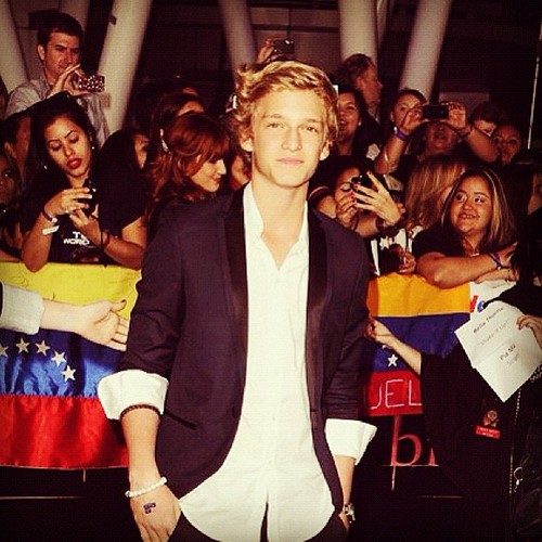 I LOVE CODY SIMPSON SO BAD(:♥ He followed me 08/01/2010. Cody would you marry me? I'm not joking. CODY TWEETED ME TWICE 09/24/2010 :D ♥ I love One Direction