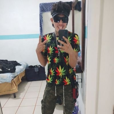 pekaz4313's profile picture. $ingle muy 🔥 4:20 🍁el q come callado come las veces q quiere