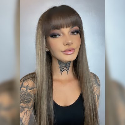 4ft9 tattooed submissive princess 👑 Top 2.5% 🔗 ✨ Suicide Girl ✨