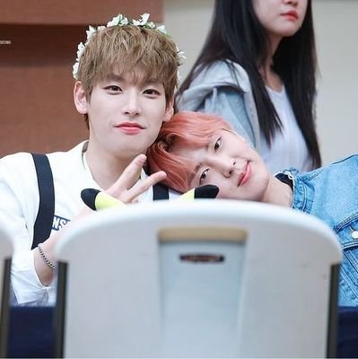 tell me where did we go wrong...we should be singing Christmas songs..
....
#sf9 shine forever ❤️久♥️
inseong's daughter 😃😂❤️🍓