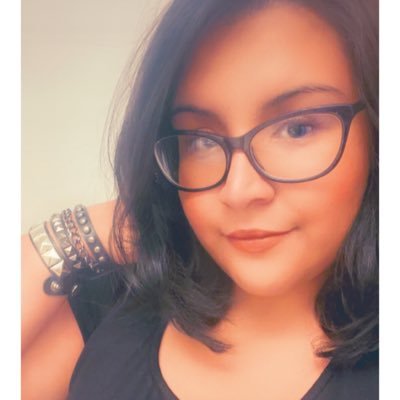 Mom of 4| Wife 💍 | Education Team Lead 🔤| Fangirl ✌| Makeup Whore💄 | Bibliophile📚 | Violinist🎻 | coffee Addict☕ | Poet ✒| Undead Army💀 |