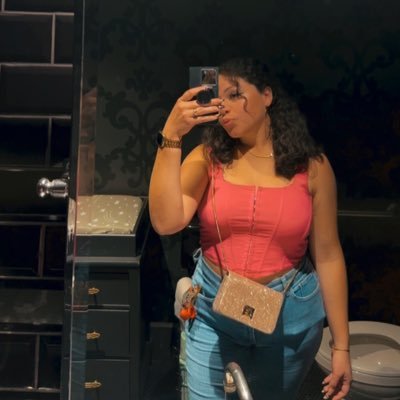 WhiteLatina95's profile picture. 