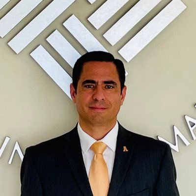 Hombre de fe 🙏🏼 Mexicano 🇲🇽 de ♥️ Esposo y padre de familia 👨‍👩‍👦 Abogado ⚖️ Profesor 👨🏻‍🏫 y Director de la Facultad de Derecho de la @anahuacqro 🦁