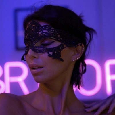 AbricOff's profile picture. AbricOFF make braless & topless videos with French girls. All content is original and made by us. New videos every week. Watch 👇