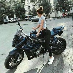 urttisaumone's profile picture. Doi ban tay van cu buong