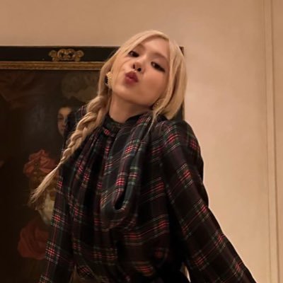 An illusionary lady, beautiful fairy with gorgeous wings flies with a million dreams and sings peaceful melodies. Roséanne Park, an eternal grace of Blackpink.