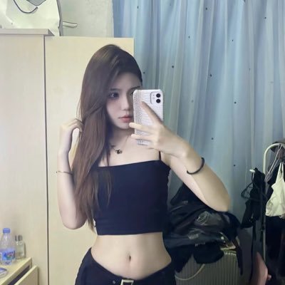 MariaBartl63510's profile picture. 见一个爱一个，这样塌方的速度就赶不上我换墙头的速度 联系下方👇电报✈️或+Q 820241070