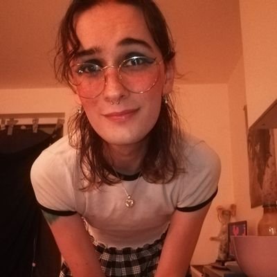 24 y/o transfemme puppygirl that likes not wearing pants💕⚧
She/they/it
https://t.co/ivjYAPGvCv
I take customs and requests here!