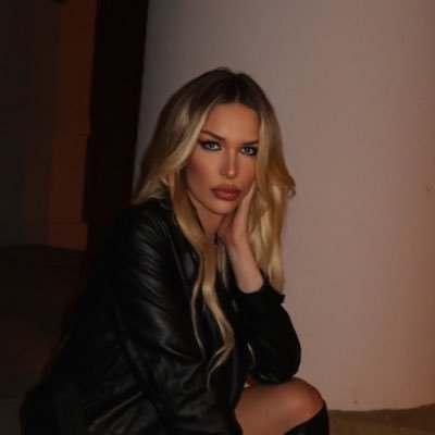 vvn_szl's profile picture. 