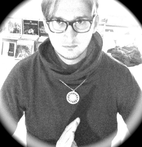 spencerspeaks's profile picture. Highly Tech-Literate Luddite seeks support with social media aprehensions