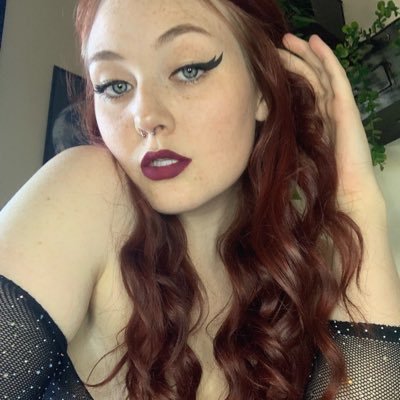 ur redheaded big booty vixen next door 🍒 I only show h0les on my spicy sites. CREAMY QUEEN 🍒 one thing bout me, I got that wap 🤍 snap: ronnielong420 🍒