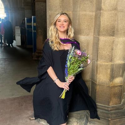Languages lover🌍! PGDE Secondary Student @StrathEDU 23/24🇪🇸🇫🇷! @UofGlasgow 2023 Graduate in MA Honours French & Spanish👩🏼🎓