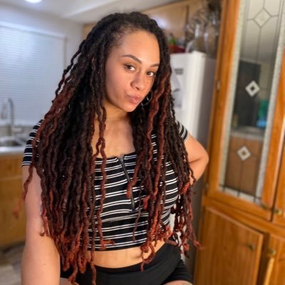 Loxx1114's profile picture. Loctician just tryna make it ✨