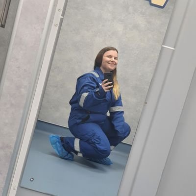 mostlyvowels's profile picture. Marine Scientist 🌊 DnD nerd 🔮