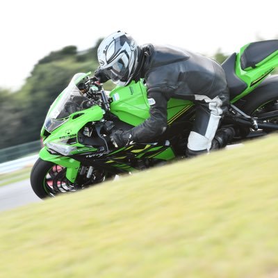 車とバイク好き。 風景と流し撮りが好きでカメラもやってます。 最近はバイクレースの撮影をメインにやっています。🏍ZX-10R/📸EOS R6とEOS R7