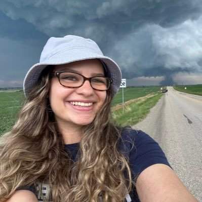 Environment Canada Meteorologist ⛈• Storm chaser 🌪 • Writer • YorkU Alum • Lover of books and food • Peaky fanatic • views are my own • She/Her #BLM #abstorm