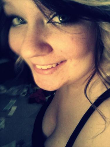 pKaailant's profile picture. Yet another Christmas alone... anyone single? add me at http://go-u‌r‌l.in/49s