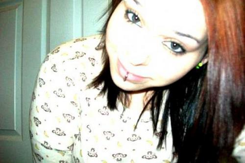 zk71Shakiraa_r's profile picture. Yet another Christmas alone... anyone single? add me at http://go-u‌r‌l.in/496