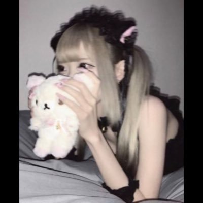 2uS2q's profile picture. o18u20 取引経験3桁↑ 浮上≠返信 主にITZY・サンリオ 検索の♡は検討中に使用。重ねてのお声掛けを防ぐためお断りいただいた方はミュート、ヘッダーと同絵柄求めの方自衛Bしてます。