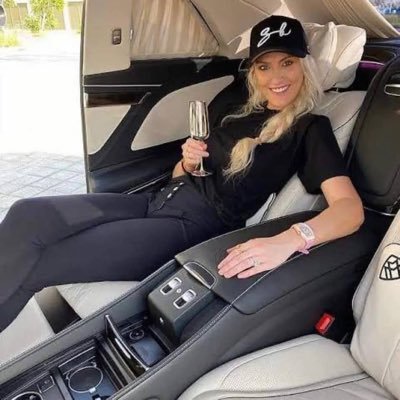 stelllonstess1's profile picture. I'm caring and honest lady I'm a billionaire I came from a wealthy family I came here to help the poor people in any situation 💯