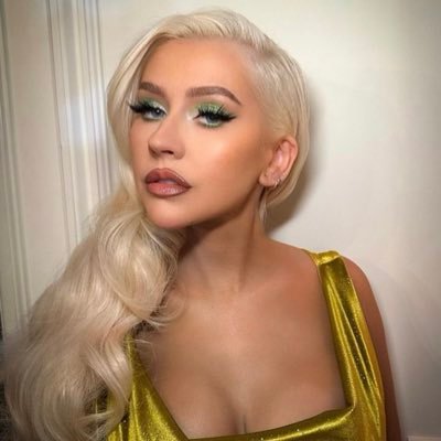 @xtina is the voice of our generation bitches!!!