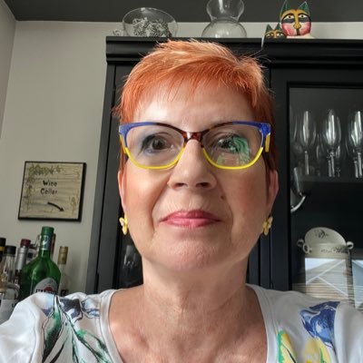 Proud Franco-Ontarian, married to the ❤️ of my life, mom, grand-maman, retired, gardener. ❤️ fine food, fine gin & wine. The Golden Rule rules! Vaxxed, boosted