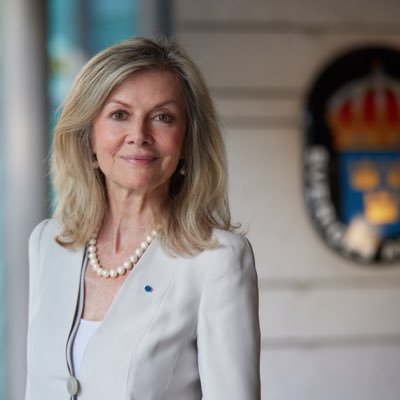 Here tweets Veronika Wand-Danielsson, 🇸🇪Ambassador to Germany - ‘ancien ambassadeur de Suède en France’ - former ambassador to NATO.