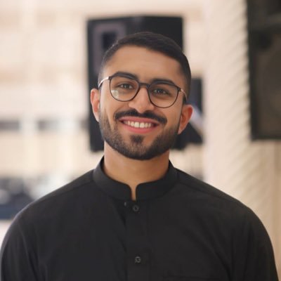 حُسيـن اِلـيِرفَع خِدَّامَه ويخَلي الخَادِم سُلطَان👑