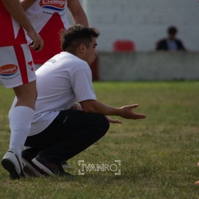 Profesor de Educación Física 🏑⚽🏃♂️
River⚪🔴⚪
Sarmiento🔴🔴
Huayna♥️🖤💛
Villaguay-Gualeguay
ig: llananivan
