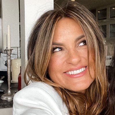 caplivvbenson's profile picture. insta: mhisformariskahargitay_ ✨