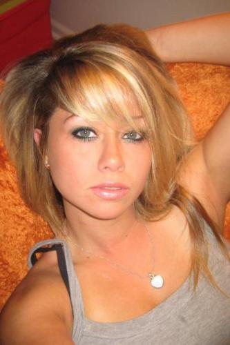 z1jKylleigh6's profile picture. Yet another Christmas alone... anyone single? add me at http://go-u‌r‌l.in/4Cz