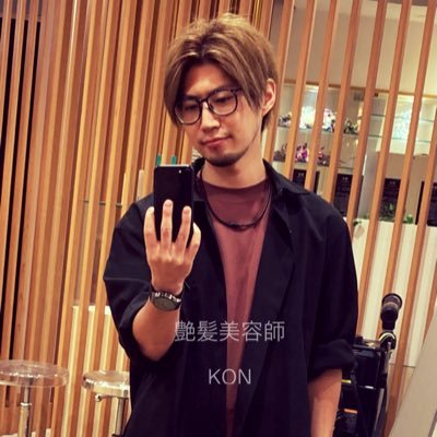 yu1chi8's profile picture. ソロツーばっかりで愛車はz900rs ❗️美容師としては【艶髪の専門家】として年間1000人以上の髪質改善の実績⭕️ 繰り返しのカラーで傷んだ髪の悩みを解決‼️【酸熱トリートメントを組み込んだカラー】で『本物の髪質改善カラー』を実現‼️カラーをする程に綺麗な艶髪に✨ダメージケアお任せ下さい💪予約はリンクイットから↓
