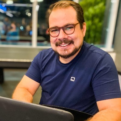 chicoeudmacedo's profile picture. Nordestino, Cearense, empreendedor, fotógrafo e buliçoso em computador