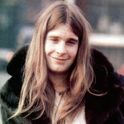 uzeen999's profile picture. 