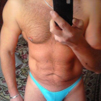 Former powerlifter. Gym and muscle addicted. In Penis Sumus Unus