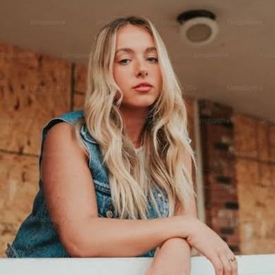 Clara_1537's profile picture. Be happy 😊