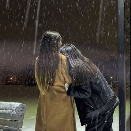 أنا صاحبي لو طلب فرحتي
راضي بالحزن لجل بسمته ♥