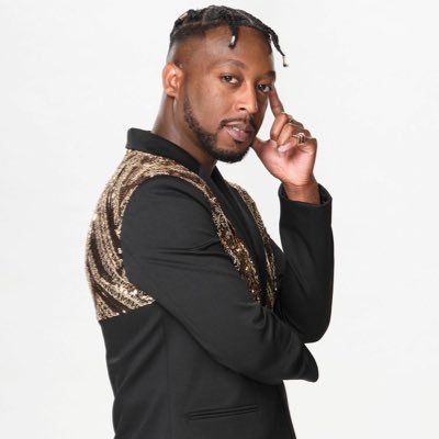 Dreamer. Singer. Artist. @nbcthevoice S24 #TEAMLEGEND previously @hamiltonmusical #broadway @recordingacademy member DOWNLOAD MY LATEST ALBUM! ‘PRIMITIVE’ ⬇️