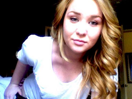 neHalllerjjl's profile picture. Yet another Christmas alone... anyone single? add me at http://go-u‌r‌l.in/4D9